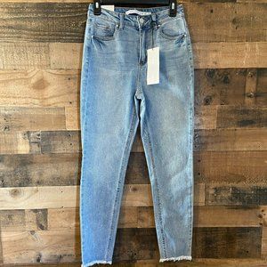 Tinseltown Hi-Rise The Mom Jean Size 3/26 NWT Distressed Ankle